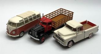 Two Franklin Mint 1:24 scale die-cast models comprising 1962 Classic Volkswagen Microbus and 1955 Ch