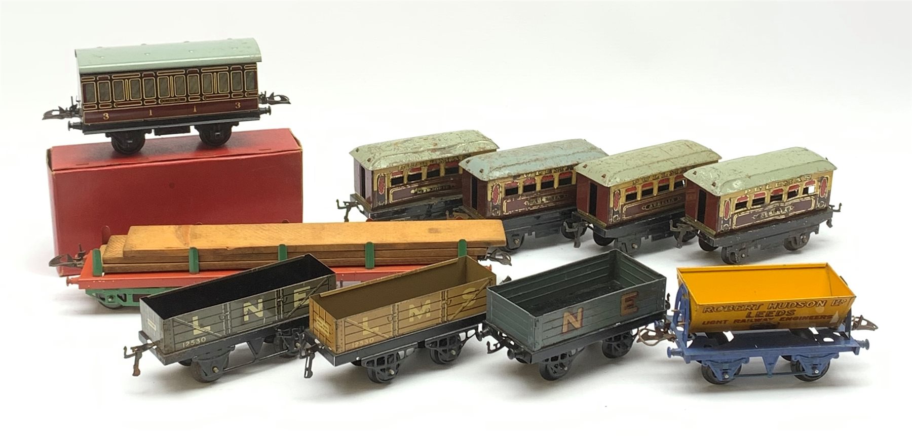 Hornby '0' gauge - No.1 Passenger Coach, boxed; four unboxed Pullman coaches, two 'Aurelia' and two