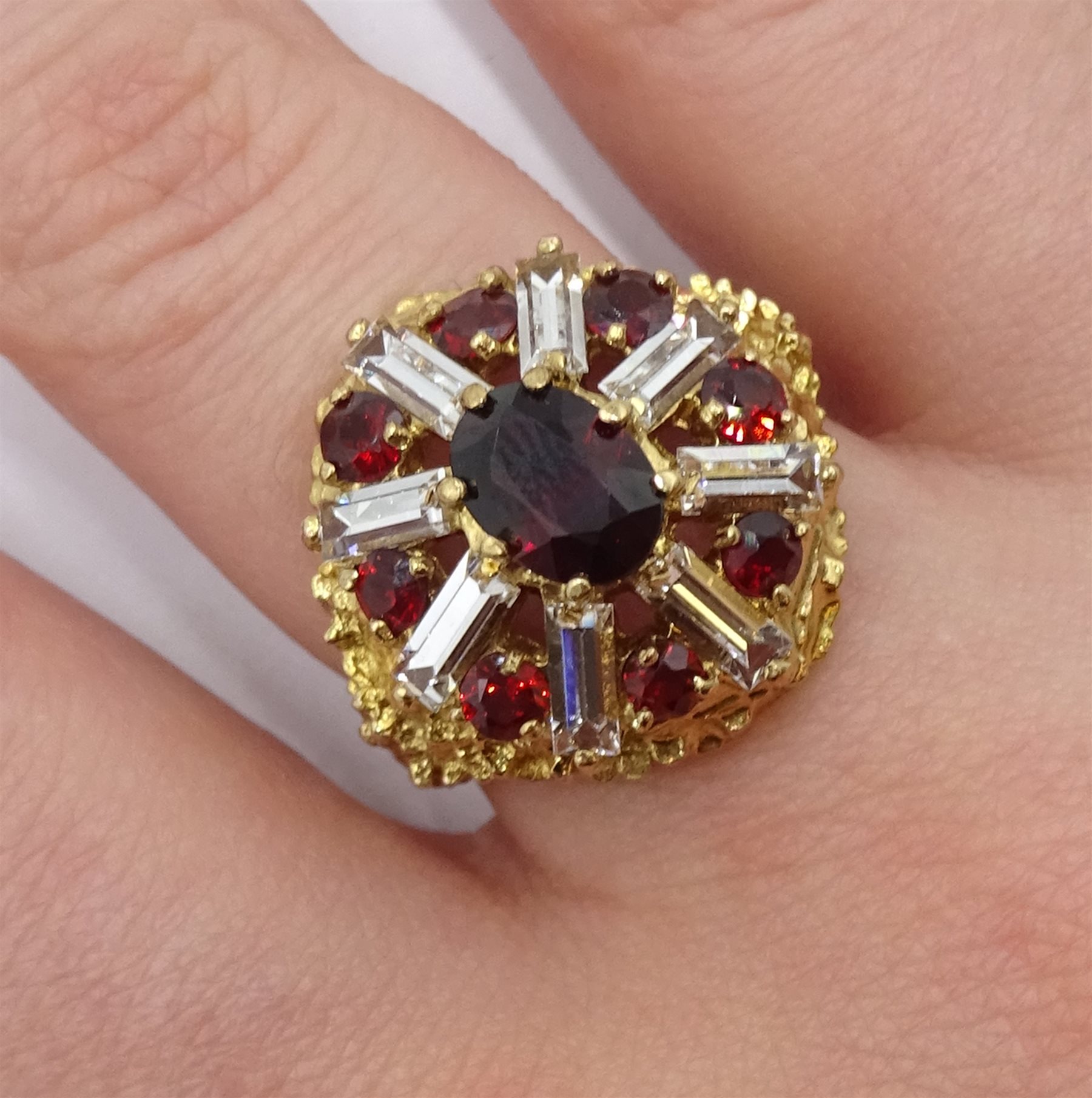 9ct gold garnet and cubic zirconia dress ring, hallmkared - Image 2 of 5