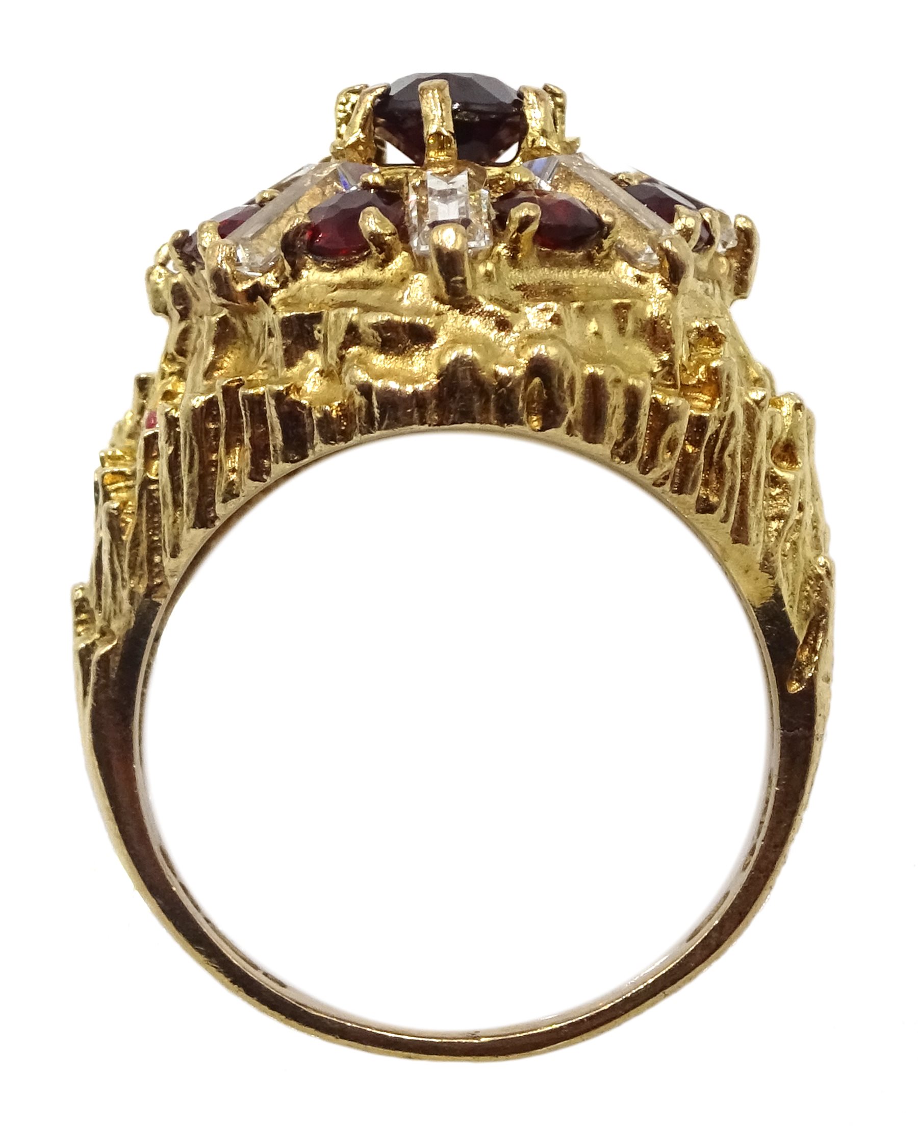 9ct gold garnet and cubic zirconia dress ring, hallmkared - Image 5 of 5