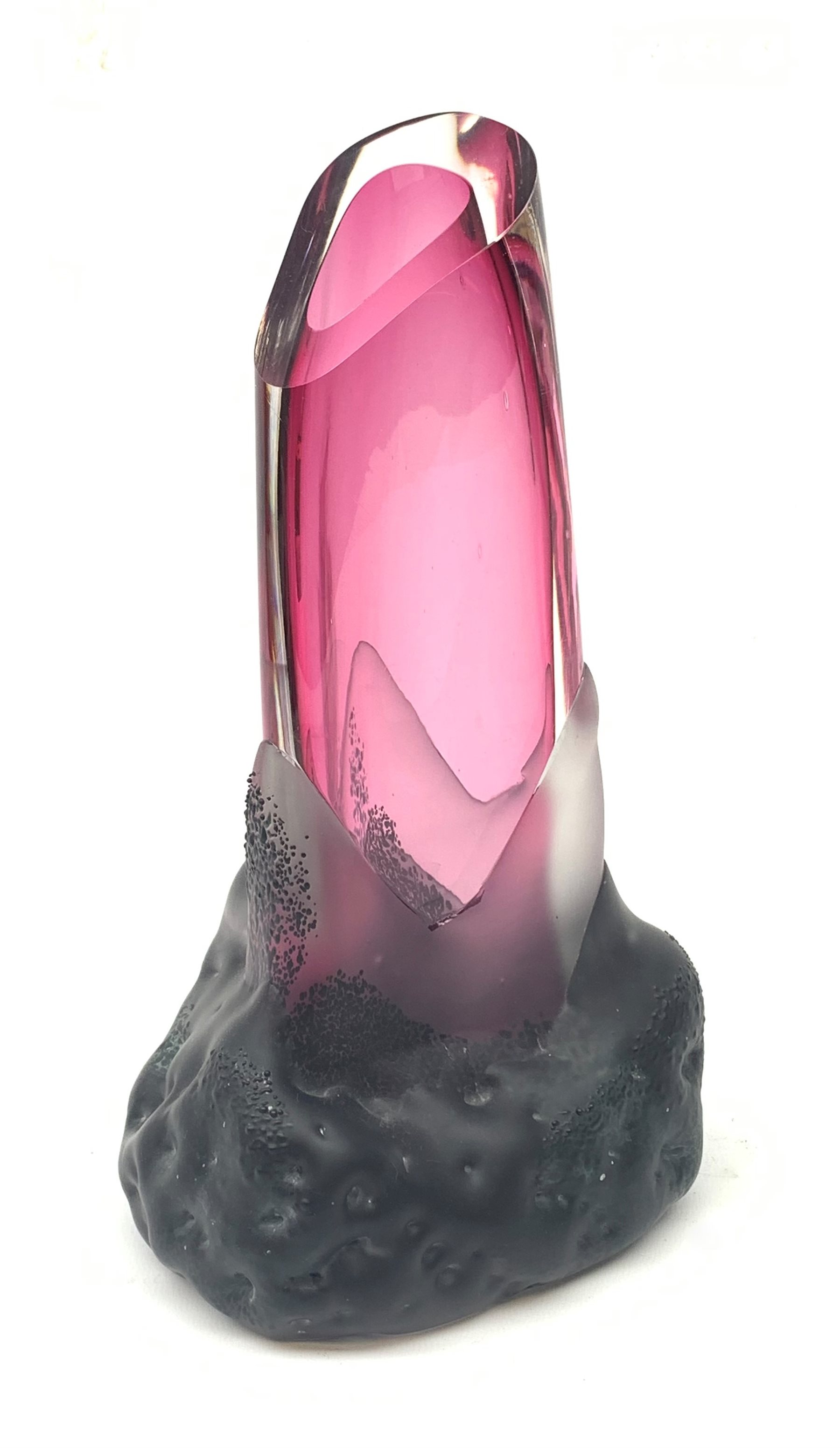 A Richie Alli Shard glass vase, naturalistic overlaid glass base & cranberry carved neck, H28cm