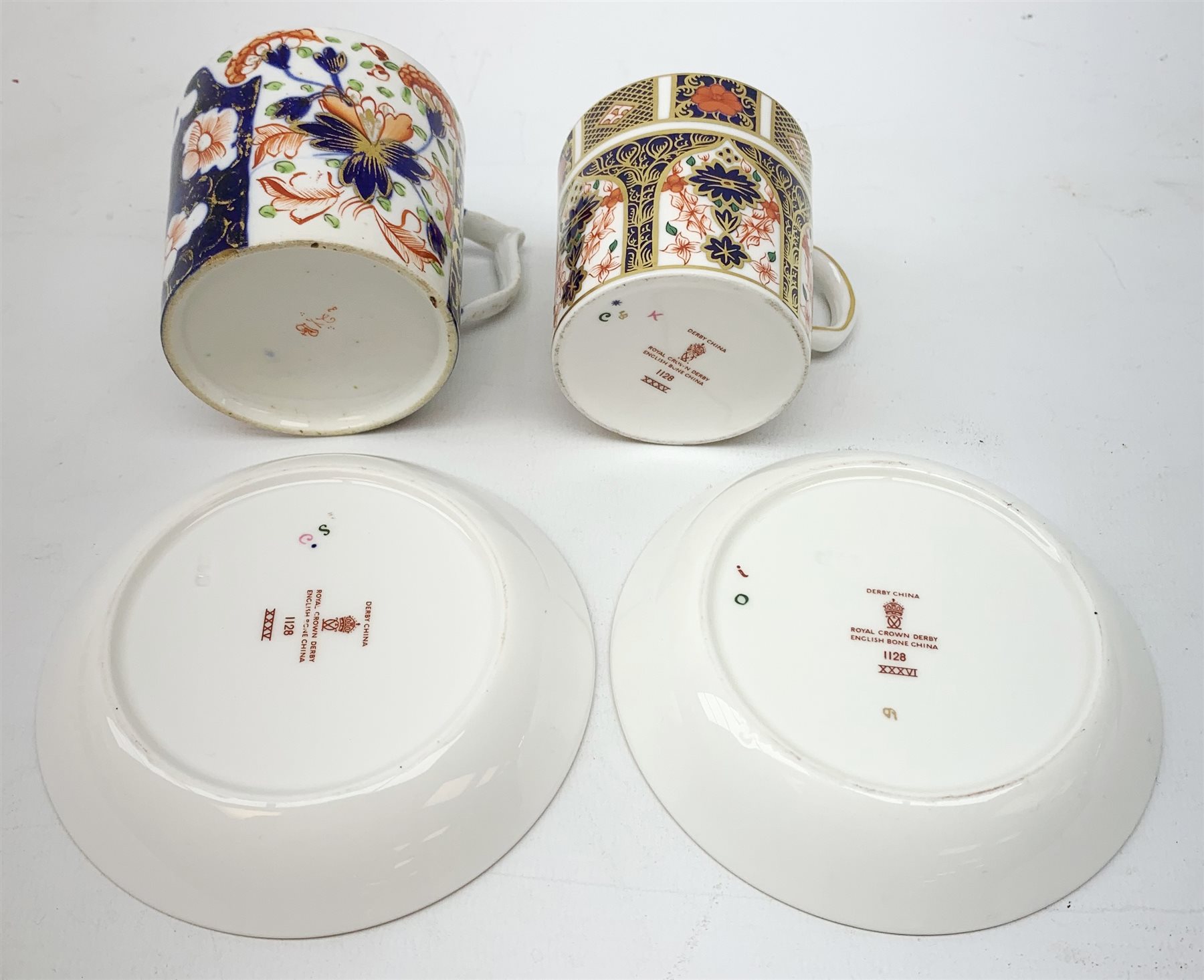 An early 19th century Crown Derby coffee can, together with three pieces of Crown Derby Imari 1128 p - Image 2 of 2