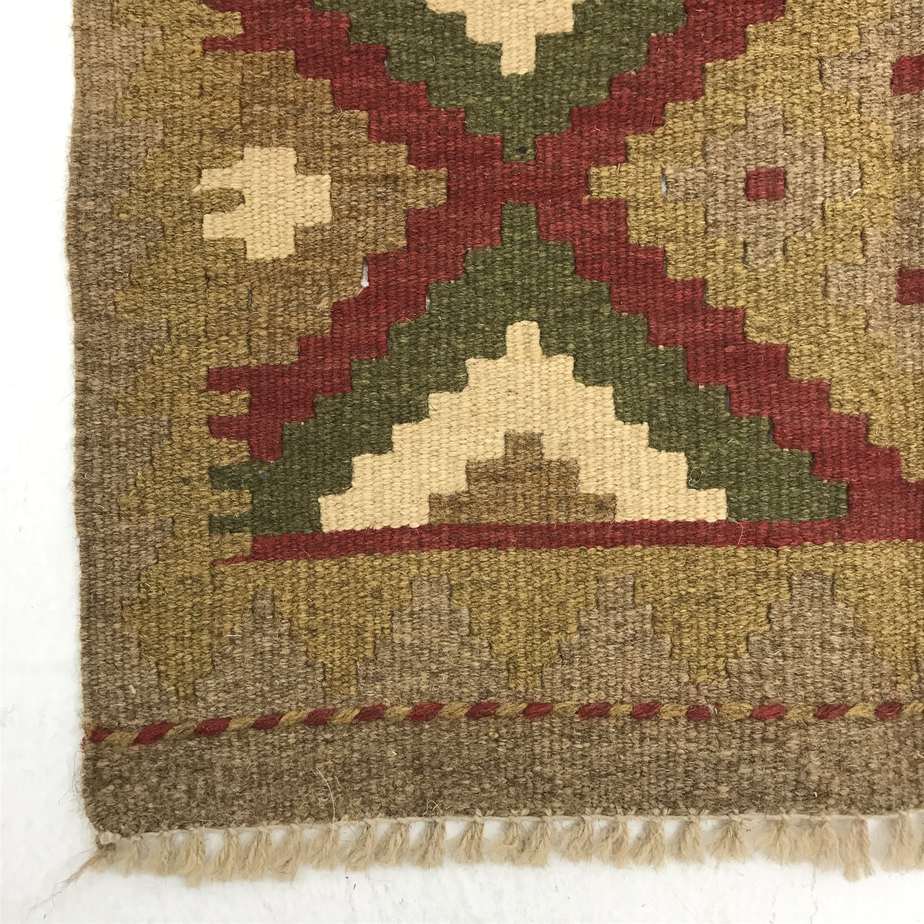 Hand stitched tan ground wool chain rug, 90cm x 60cm - Image 2 of 3