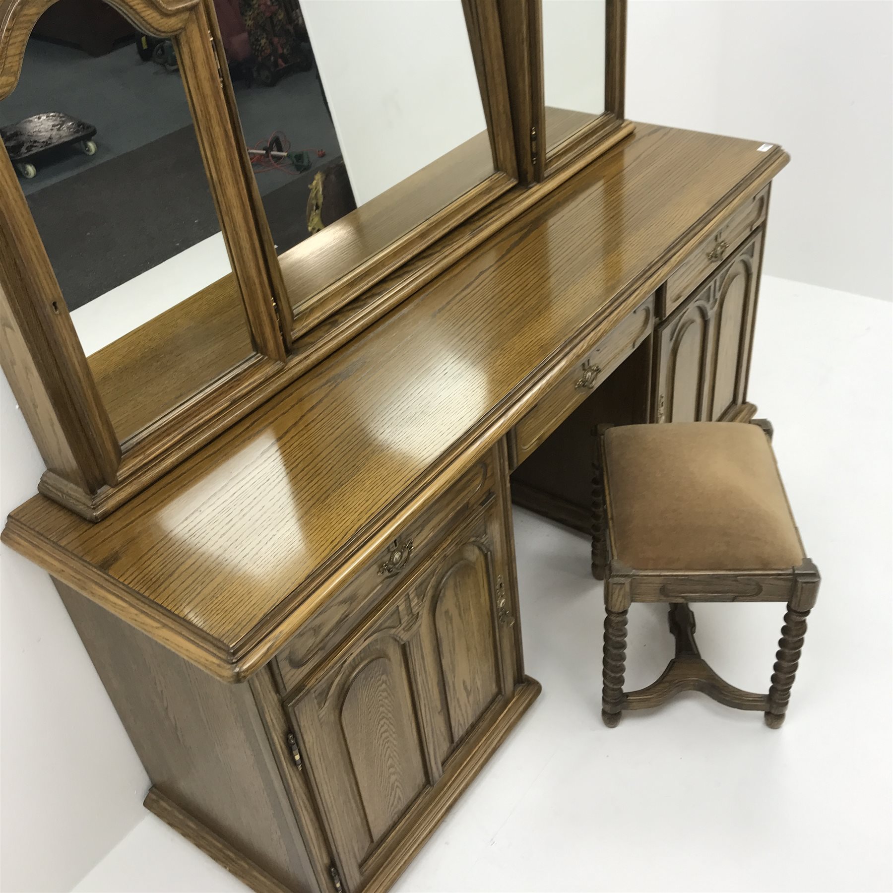 American oak twin pedestal dressing table, three piece mirror back above three drawers, two cupboard - Image 3 of 3