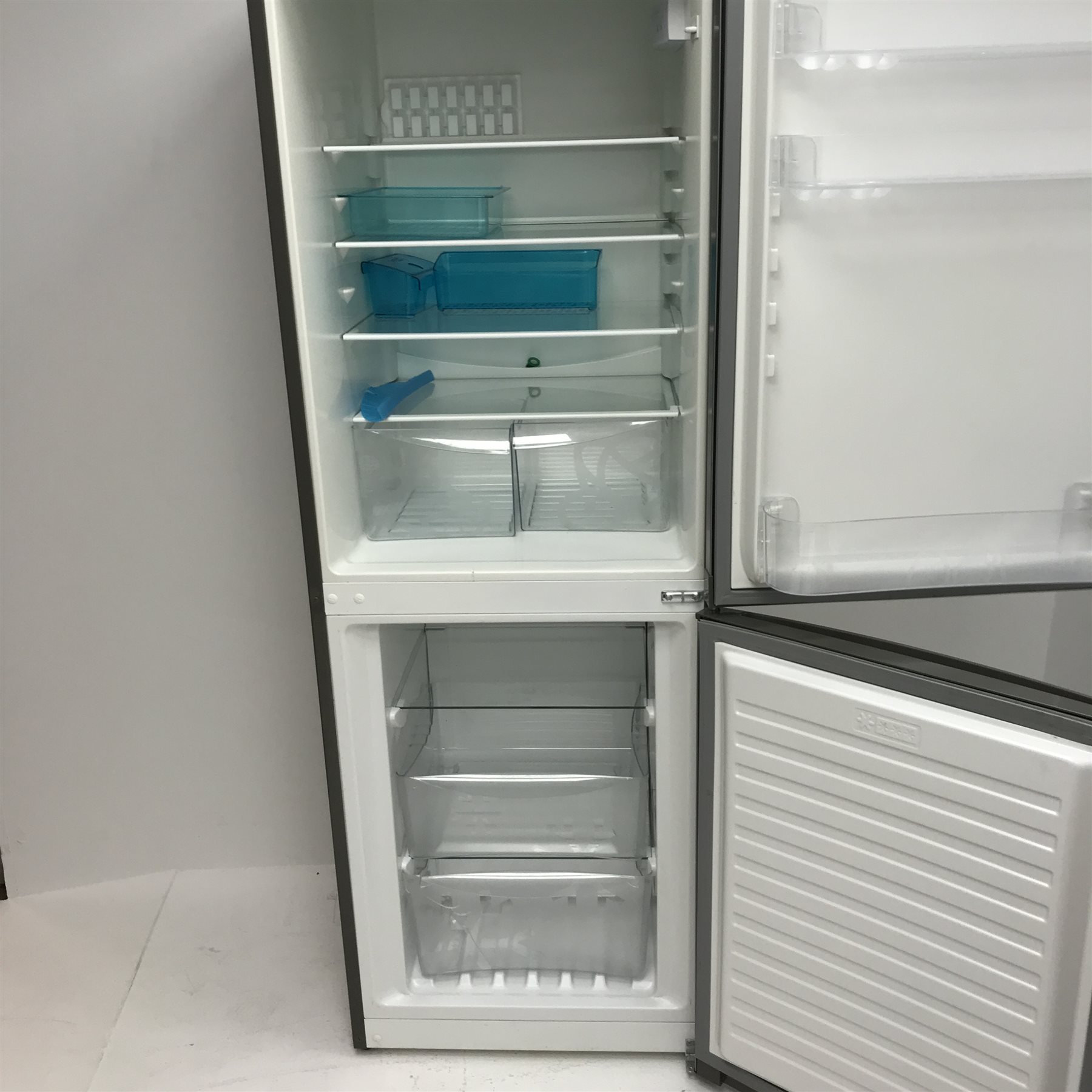 Zanussi ZRB32212XAS fridge freezer, W60cm, H175cm, D63cm - Image 3 of 3