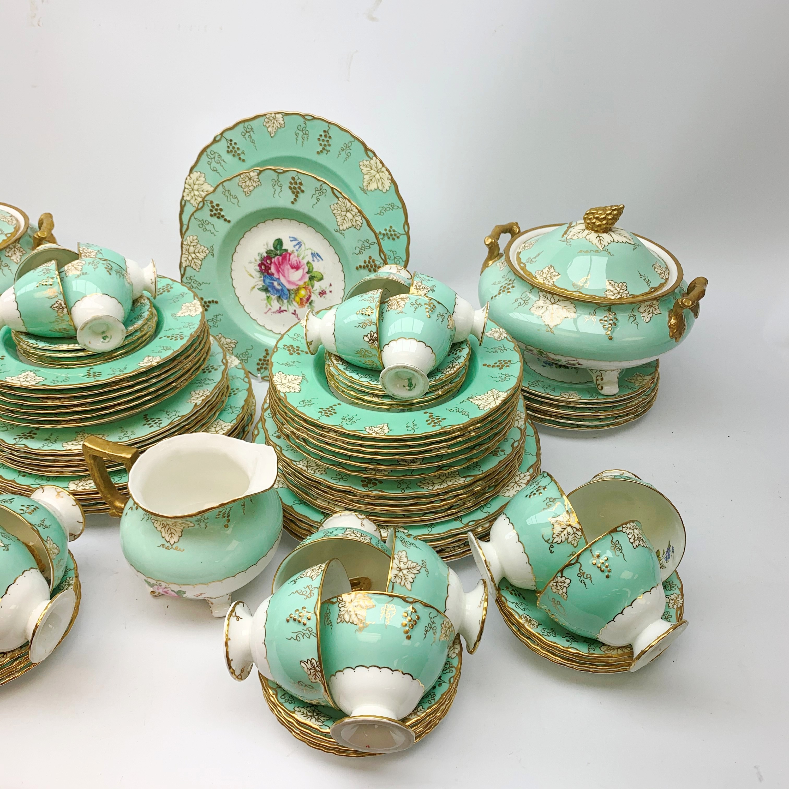 Royal Crown Derby bone china Vine pattern dinner and tea wares, comprising eleven dinner plates, twe - Image 8 of 11