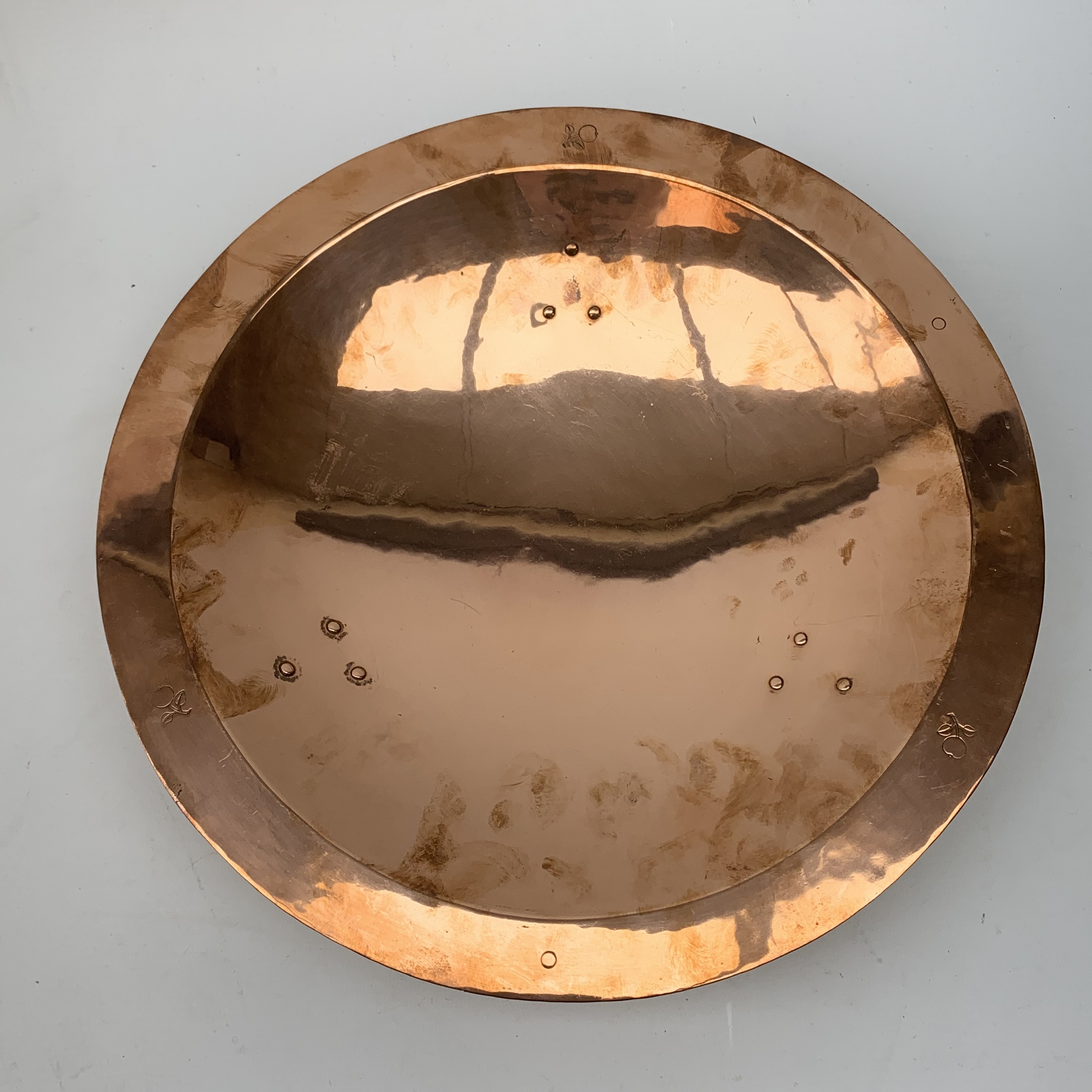 Birmingham Guild of Handicraft copper bowl, of circular form, the broad rim stamped with circles and - Image 5 of 7