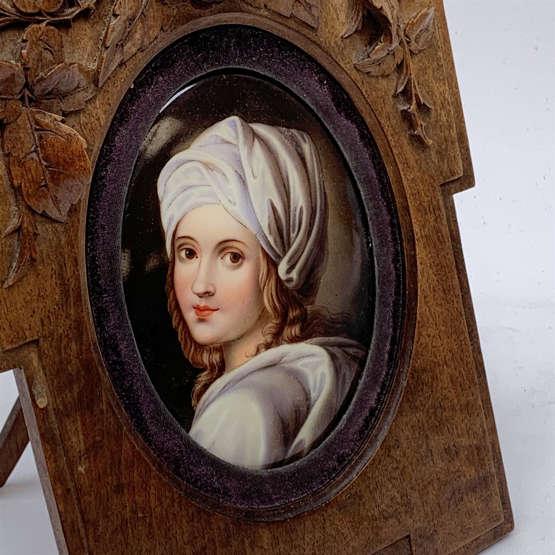 19th century KPM style oval porcelain plaque, painted with a portrait of Beatrice Cenci after Guido - Image 2 of 5