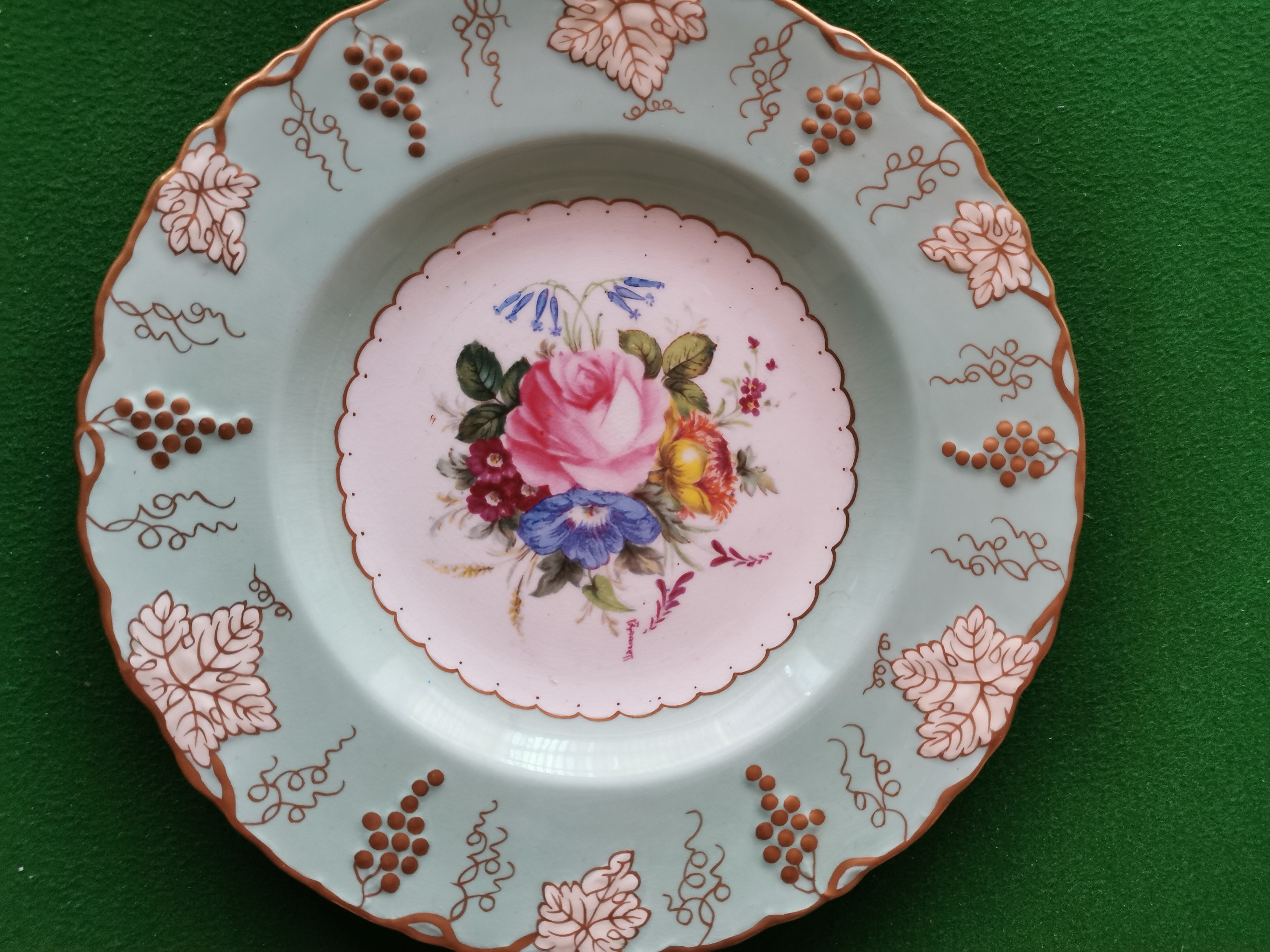 Royal Crown Derby bone china Vine pattern dinner and tea wares, comprising eleven dinner plates, twe - Image 9 of 11