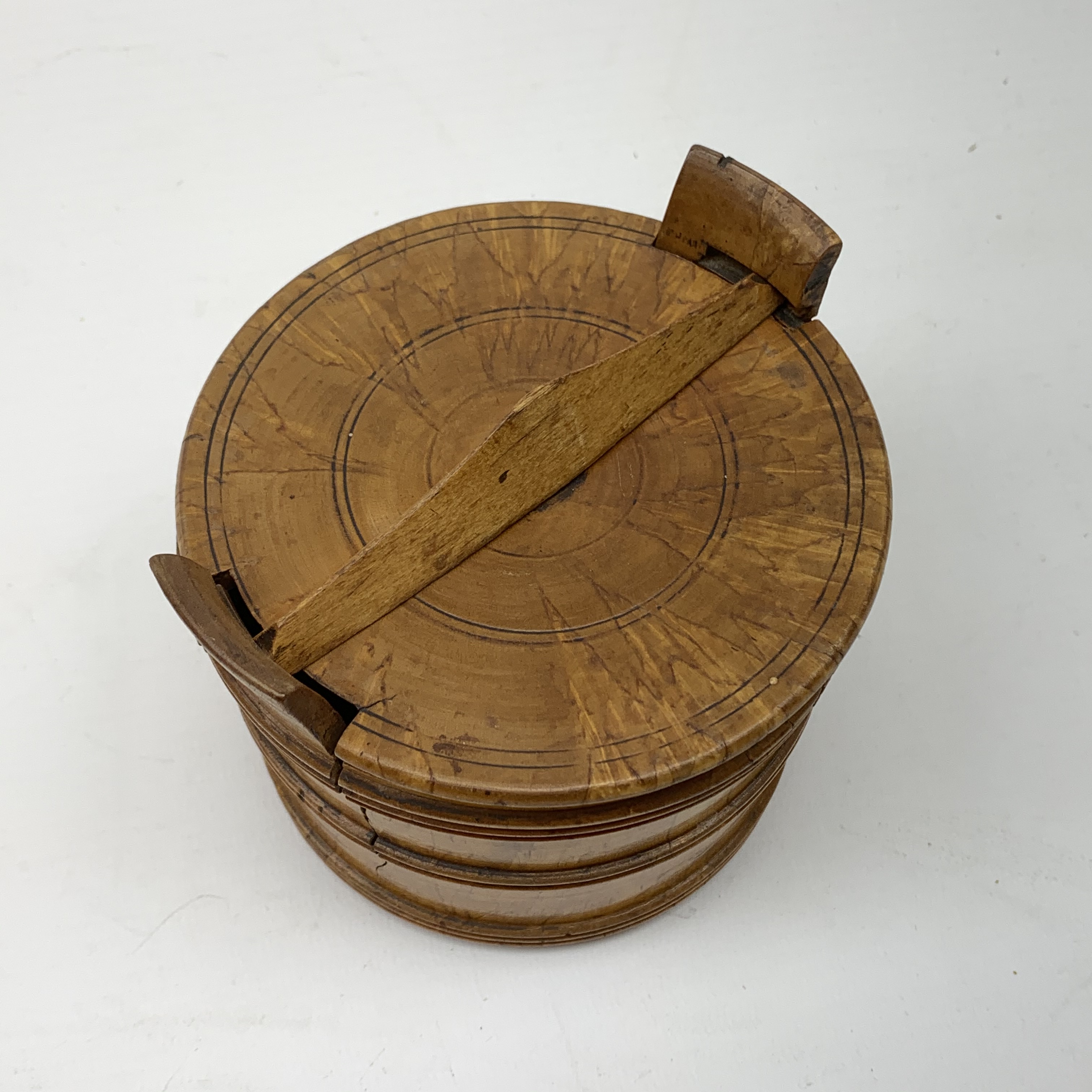 18th/19th century turned treen butter tub, with lockable cover, H10cm, D11.5cm - Image 11 of 14