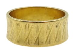 18ct gold wedding band, London 1966, approx 5.86gm