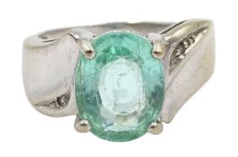 18ct white gold oval paraiba tourmaline, with diamond chip shoulders, Birmingham 2006