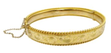 9ct gold bangle engraved decoration, Sheffield 1977, approx 17.42 gm