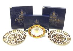 Two limited edition Royal Crown Derby Yorkshire Rose plates, 528/2000, and 584/2000, D22cm, each wit