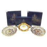 Two limited edition Royal Crown Derby Yorkshire Rose plates, 528/2000, and 584/2000, D22cm, each wit