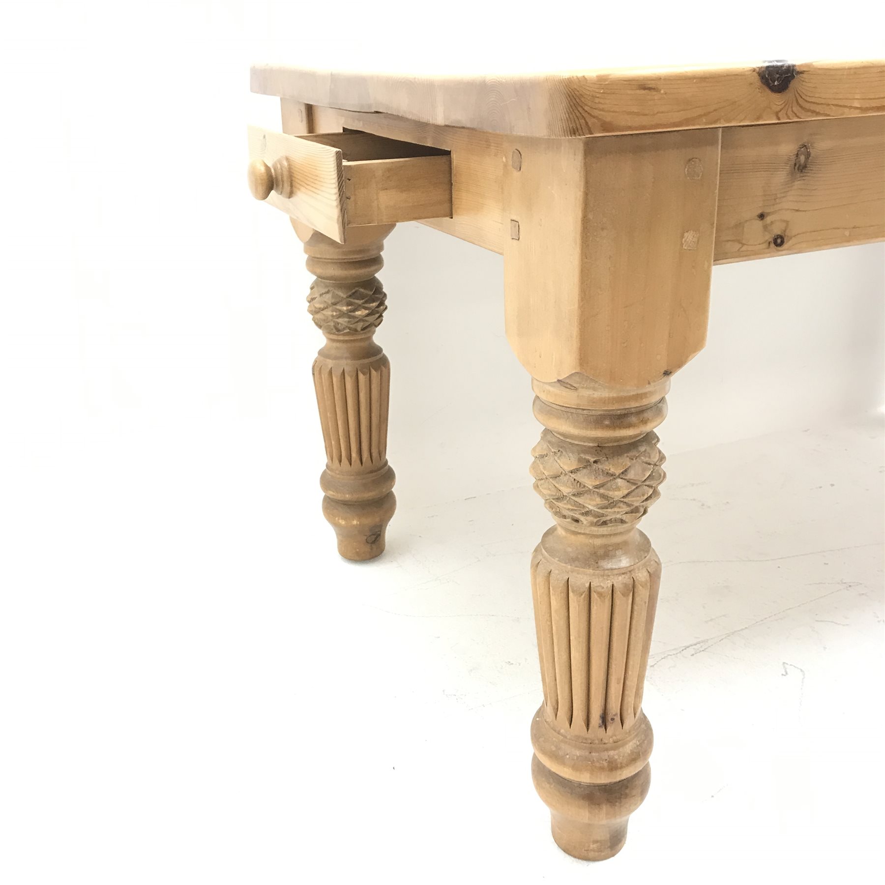 Solid pine table, turned tapering reeded supports (W153cm, H79cm, D91cm) and set five beech ladder b - Image 5 of 8