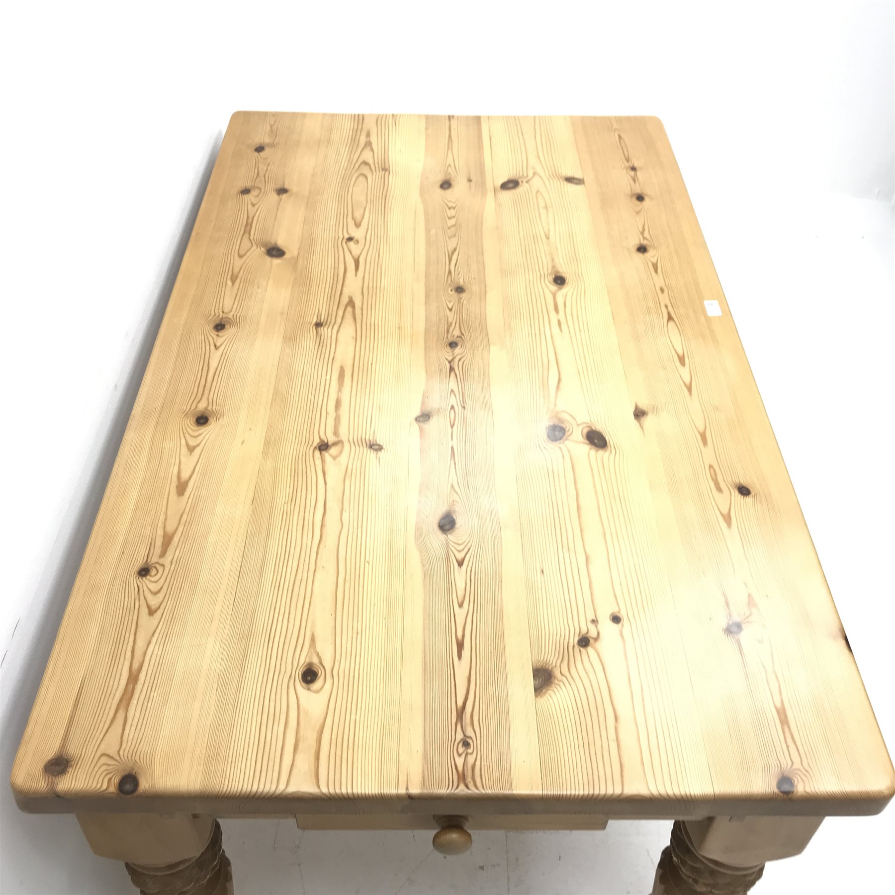 Solid pine table, turned tapering reeded supports (W153cm, H79cm, D91cm) and set five beech ladder b - Image 6 of 8