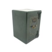 20th century cast iron Tapp & Toothill Ltd, Bradford safe, single door enclosing single drawer, pain