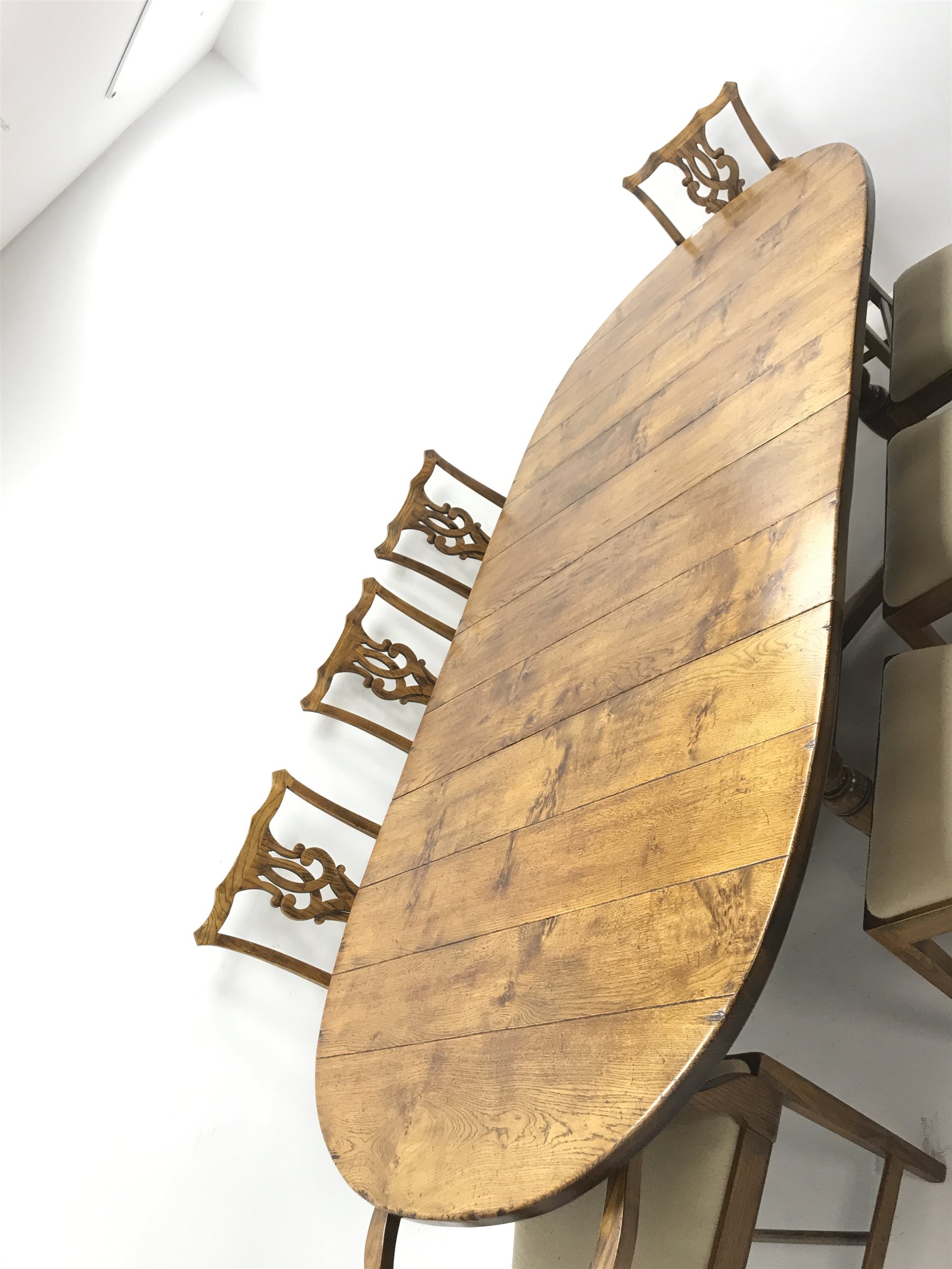 19th century style extending oak dining table, two leaves, baluster supports joined by shaped stretc - Image 8 of 20