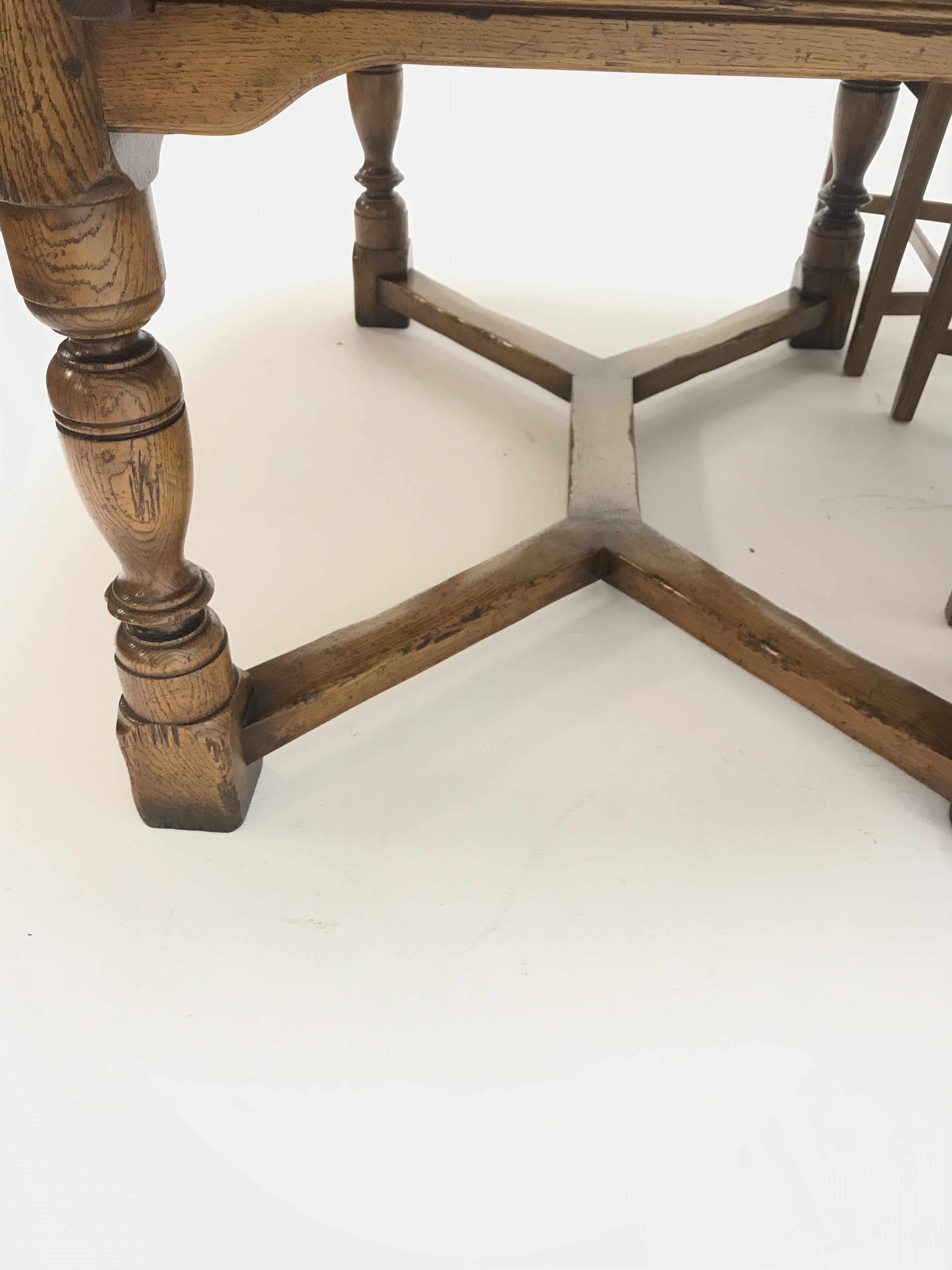 19th century style extending oak dining table, two leaves, baluster supports joined by shaped stretc - Image 18 of 20