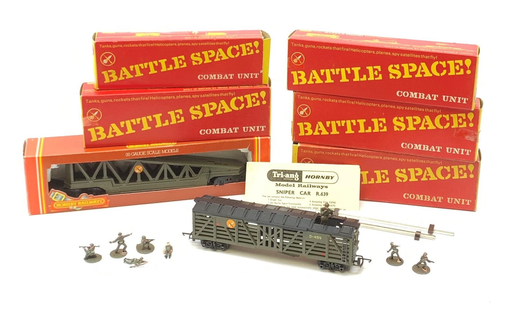 Tri-ang/Hornby '00' gauge - Battle Space 'G10' 'Q' car; Assault Tank Transporter; Tank Recovery car;