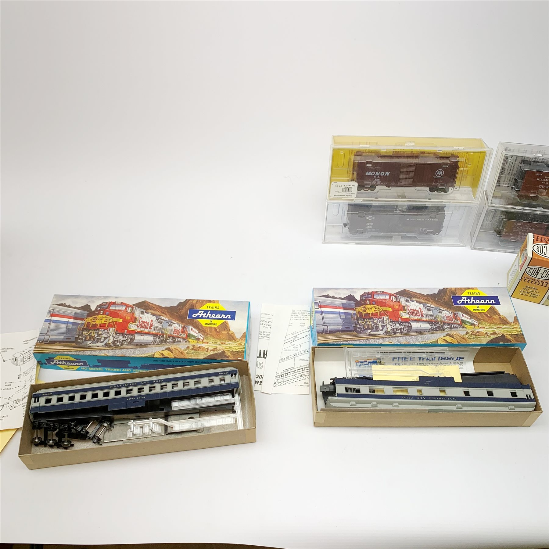 HO scale - four Kadee Cars boxcar wagons, in plastic display boxes; InterMountain Railway Company 80 - Image 4 of 4
