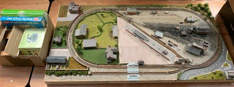 'N' gauge - wooden table-top layout of oblong form the central loop of track with sidings, station,