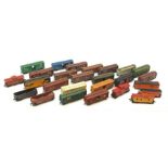 HO scale - twenty-six American goods wagons, predominantly kit-built boxcars, various liveries, all
