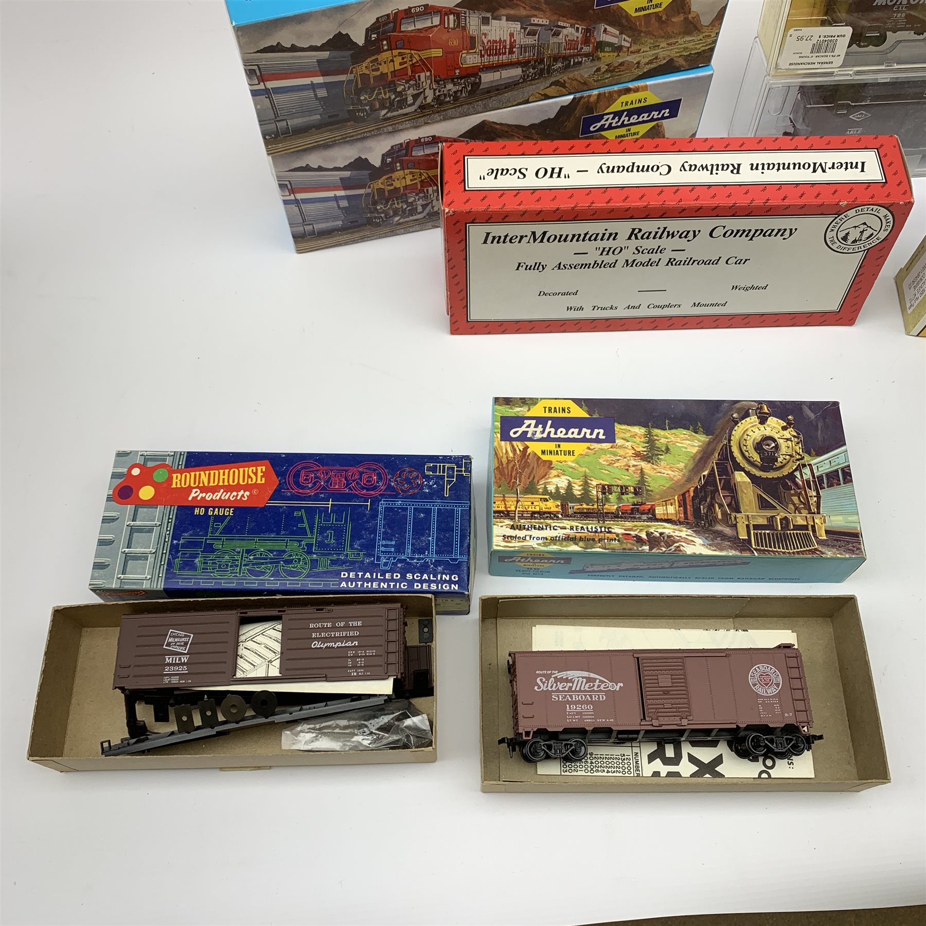 HO scale - four Kadee Cars boxcar wagons, in plastic display boxes; InterMountain Railway Company 80 - Image 2 of 4