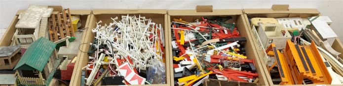 Scalextric - large quantity of unboxed trackside accessories including various buildings, tiered spe