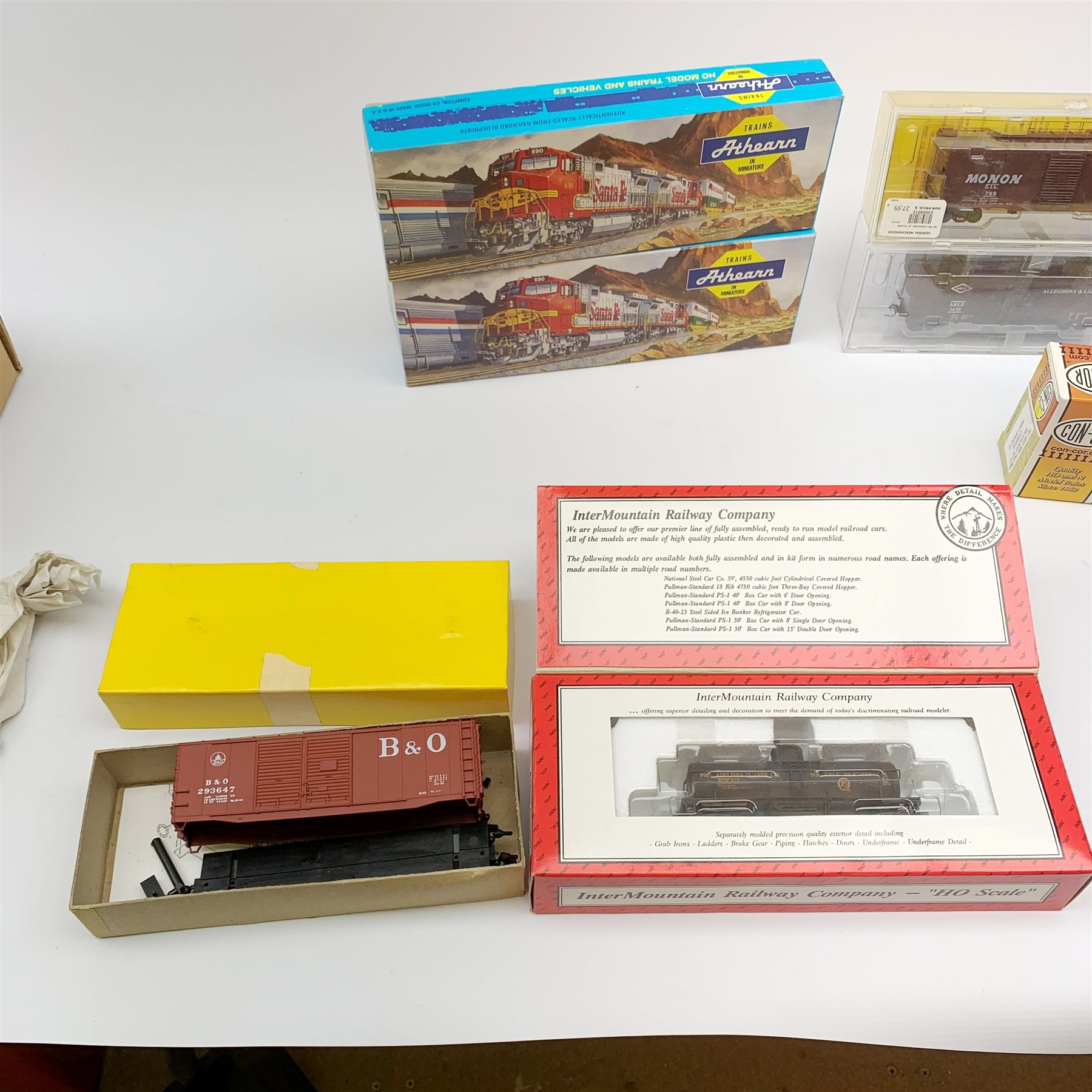 HO scale - four Kadee Cars boxcar wagons, in plastic display boxes; InterMountain Railway Company 80 - Image 3 of 4
