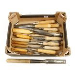 18 chisels and gouges G+