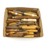 40 chisels, gouges and carving tools G