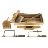 Two jewellers saws, two veneer hammers and five other tools G+