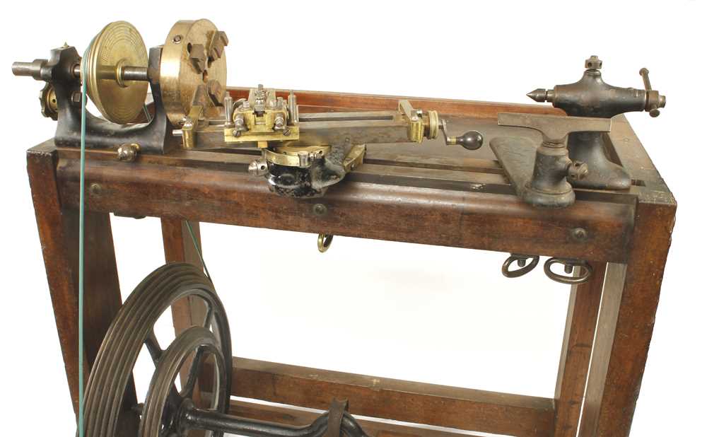 A fine HOLTZAPFFEL ornamental turning lathe with numerous attachments incl. ornamental slide rest, - Image 2 of 9