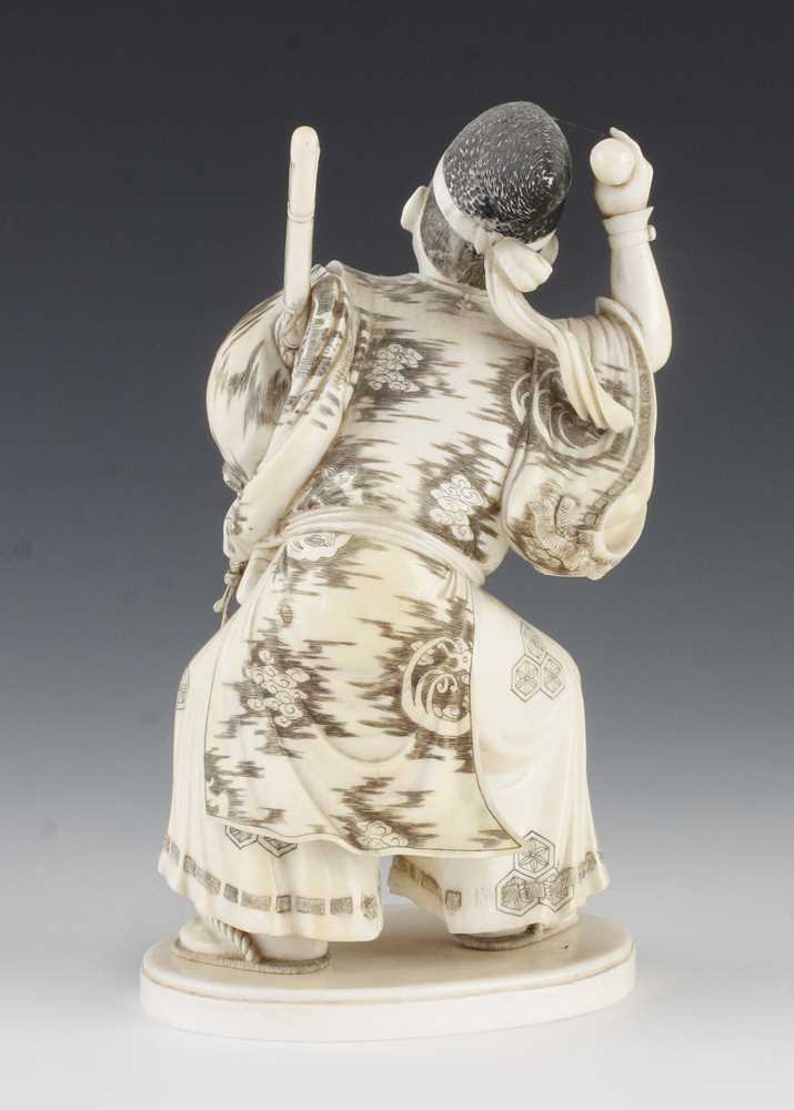 A fine 5 1/2" ivory okimono of a Samurai - Image 3 of 6