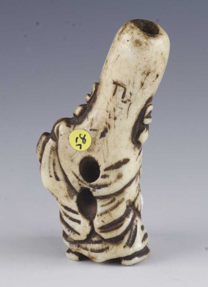 An 18c ivory netsuke of a scholar with scroll - Image 2 of 3