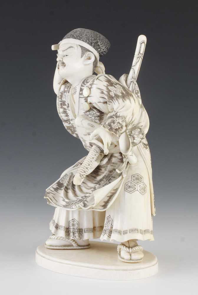 A fine 5 1/2" ivory okimono of a Samurai - Image 5 of 6