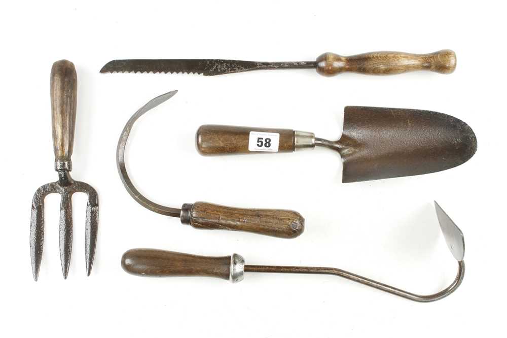 An asparagus saw and 4 other vintage gardening tools G