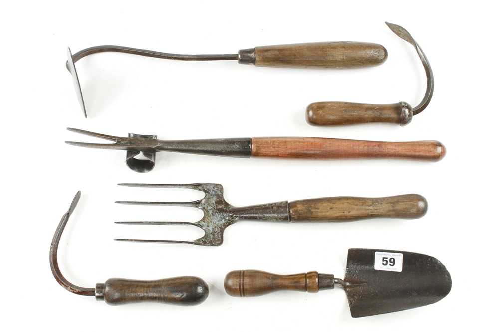 A daisy grubber and 4 other vintage gardening tools G