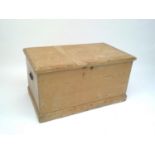 A pine blanket box, height 53.5cm, width 100.5cm, depth 58cm.