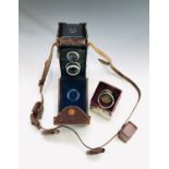 A vintage Rolleicord camera with leather case.Condition report: Signs of general wear and rubbing to