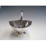 Walker & Hall silver footed sugar bowl Sheffield 1919 7.9ozCondition report: This high quality