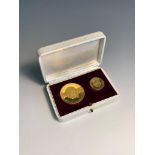 Two gold Churchill medals 900/1000 purity 20.9gm, cased