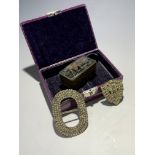 Two buckles, jewellery box and snuff box (4).
