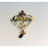 A gold Art Nouveau pendant/brooch
