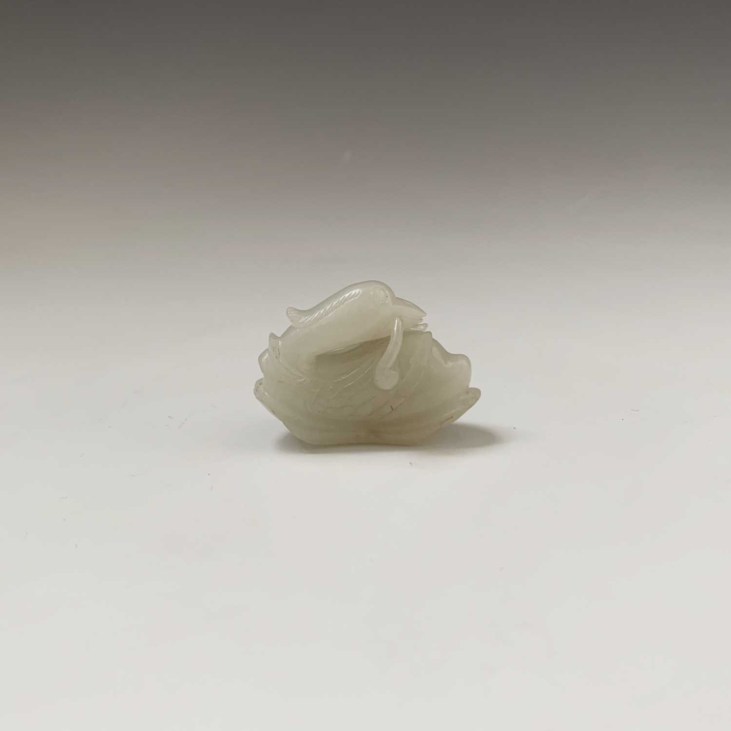 A small Chinese white jade carving of a duck, Qing dynasty, 19th century, height 3cm, width 4.5cm. - Image 2 of 11