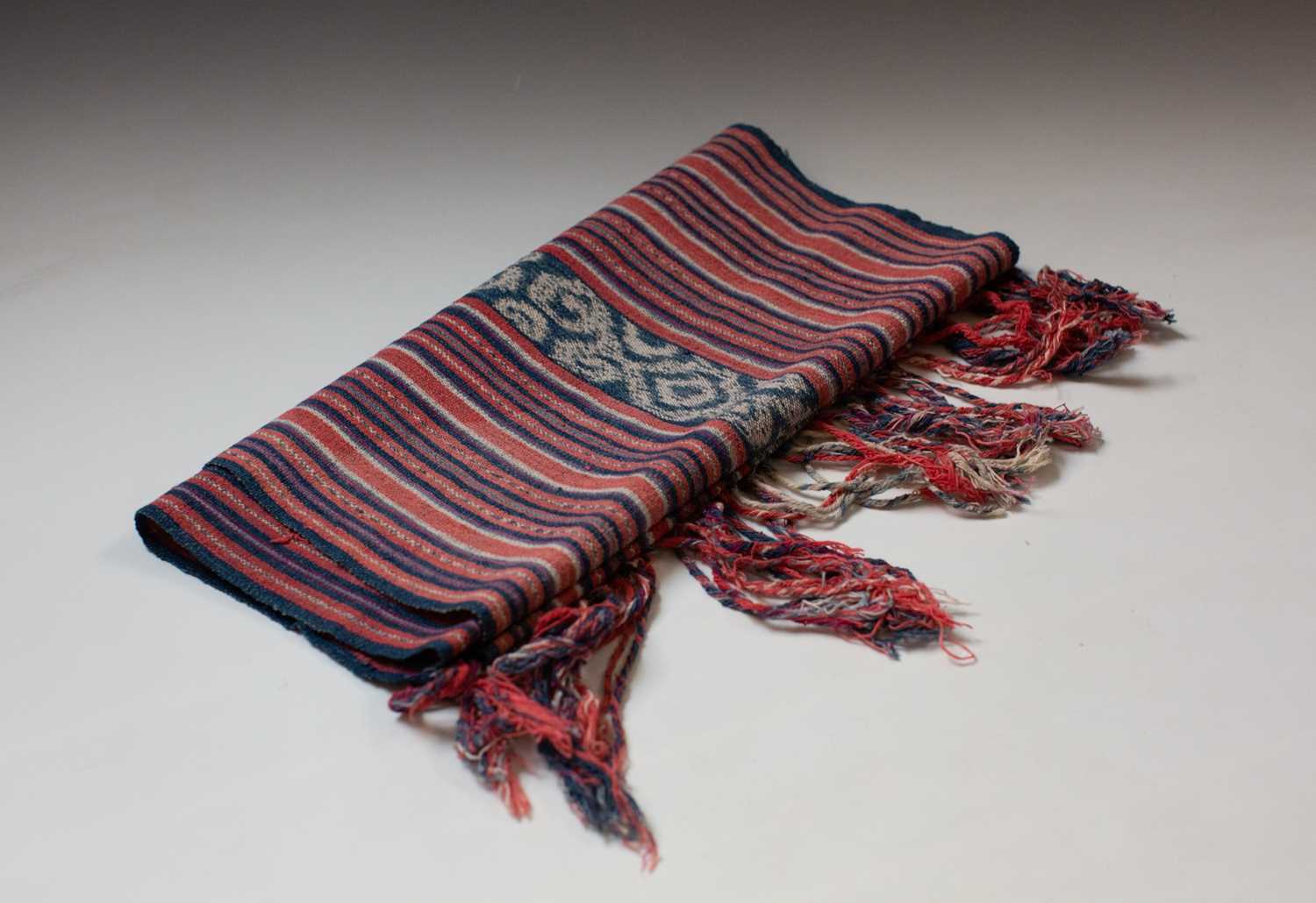 A warp Ikat woven scarf/runner, cotton Oecussi, Timor Leste, 44 x 160cm. - Image 3 of 5