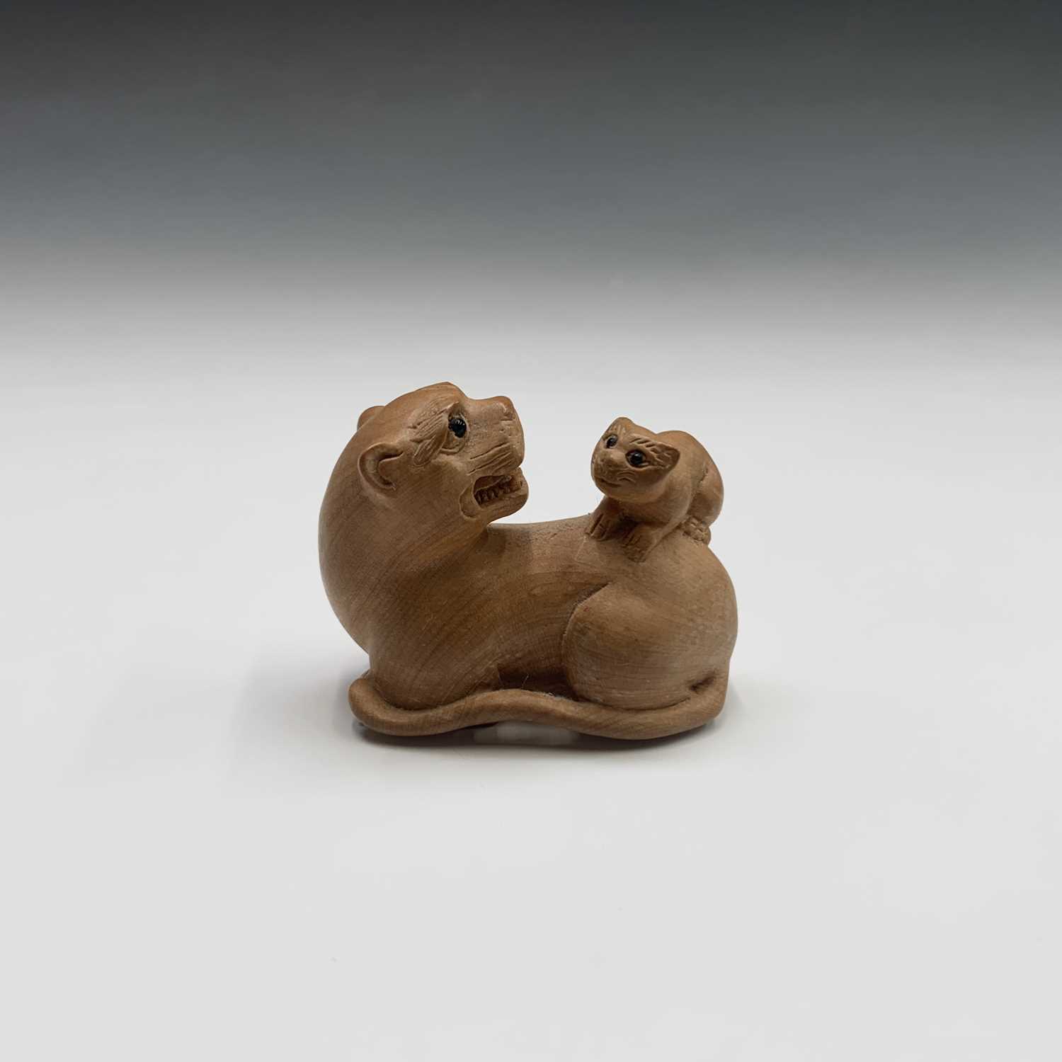 A Japanese carved wood netsuke, signed, width 4.5cm. - Image 3 of 4