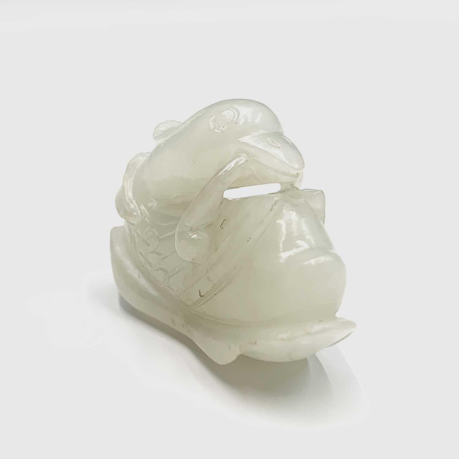 A small Chinese white jade carving of a duck, Qing dynasty, 19th century, height 3cm, width 4.5cm. - Image 11 of 11